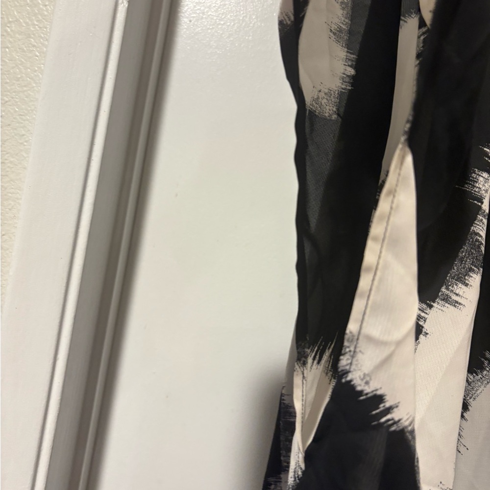 Mossino Supply Co. Black and Cream Kimono - Picture 4 of 4